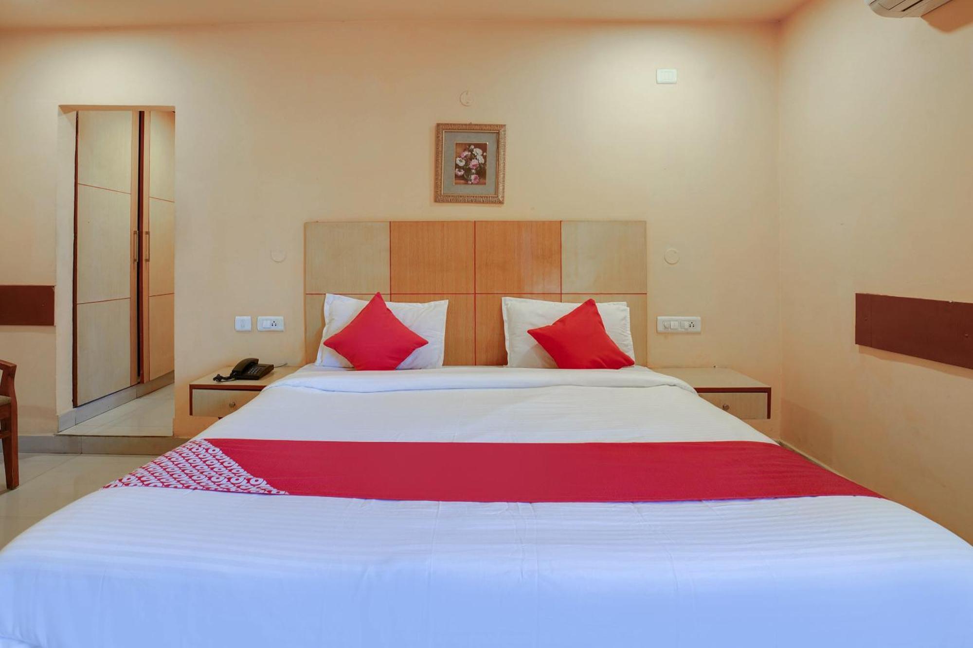 Sururnagar Hotel O Shanta Residency Lodge מראה חיצוני תמונה